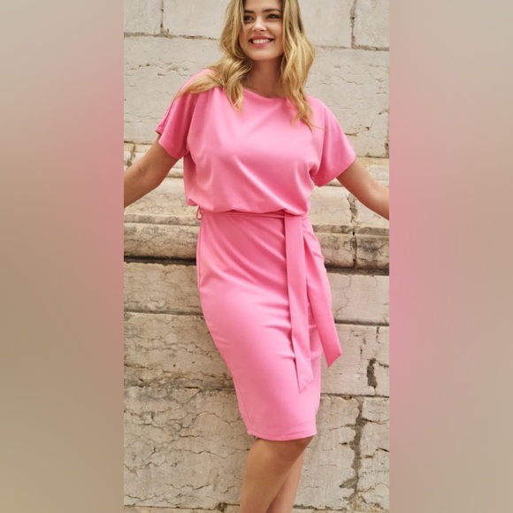 ESQUALO Dresses & Skirts - ESQUALO 🩷Pink Belted Short Sleeve Dress
Size 16